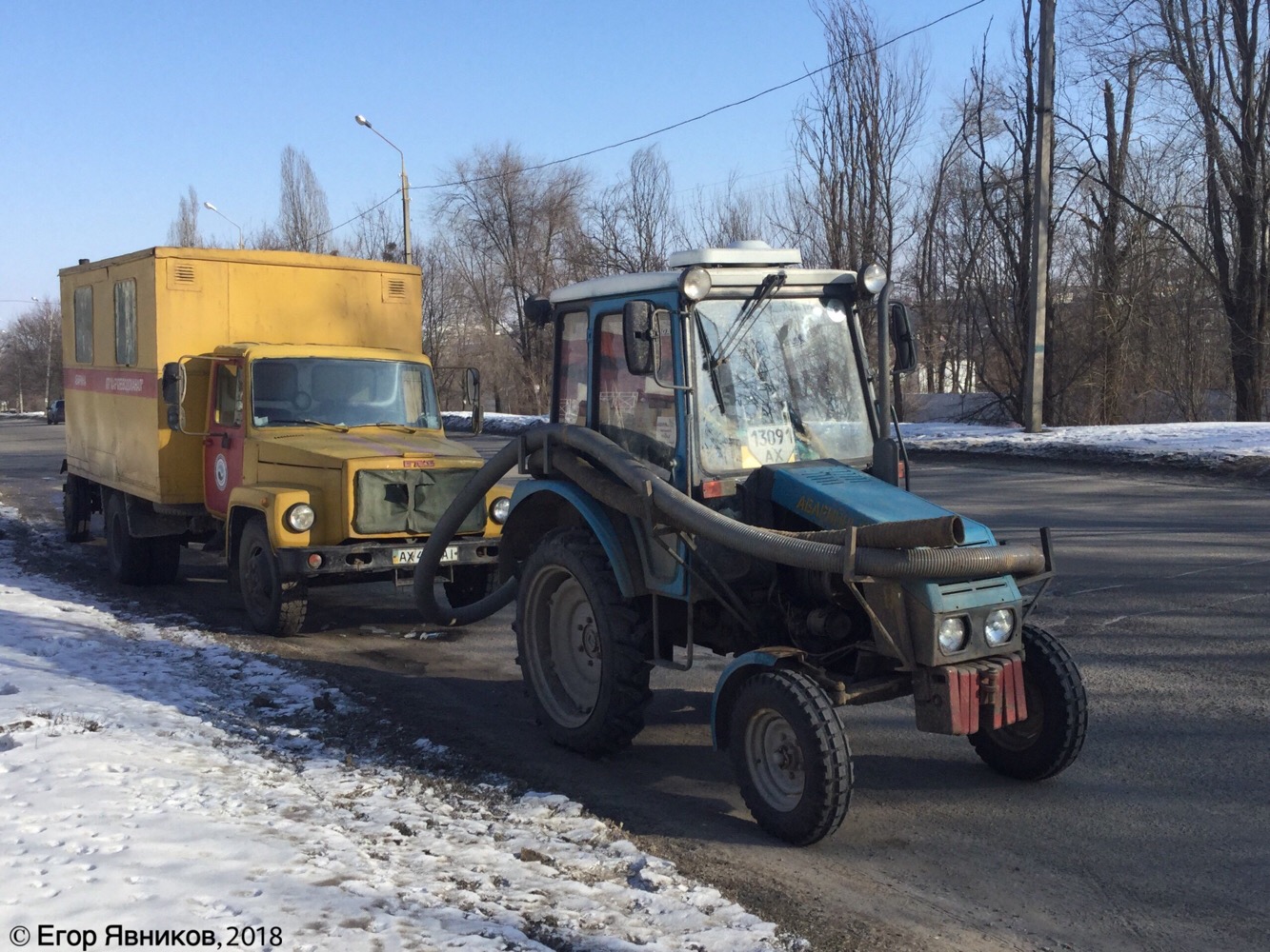 Трактор ХТЗ-2511 с самовсасывающим насосом для воды, #13091АХ, аварийно-ремонтная мастерская водоканала на базе ГАЗ-3307, #АХ4061АI. Харьковская область, г. Харьков, Краснодарская улица