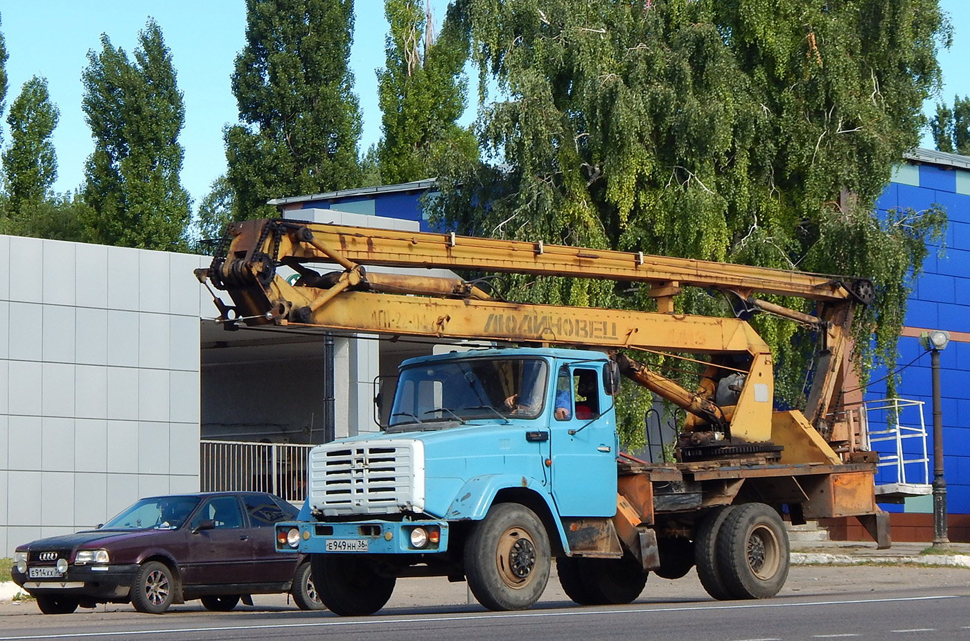 Автоподъёмник АГП-22-04 "Людиновец" на шасси ЗиЛ-433360 # Е 949 НН 36. Воронежская обл., г. Острогожск, ул. Карла Маркса