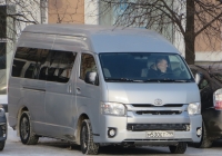 Микроавтобус Toyota Hiace #М 530 ЕТ 799.  Курган, улица Гоголя