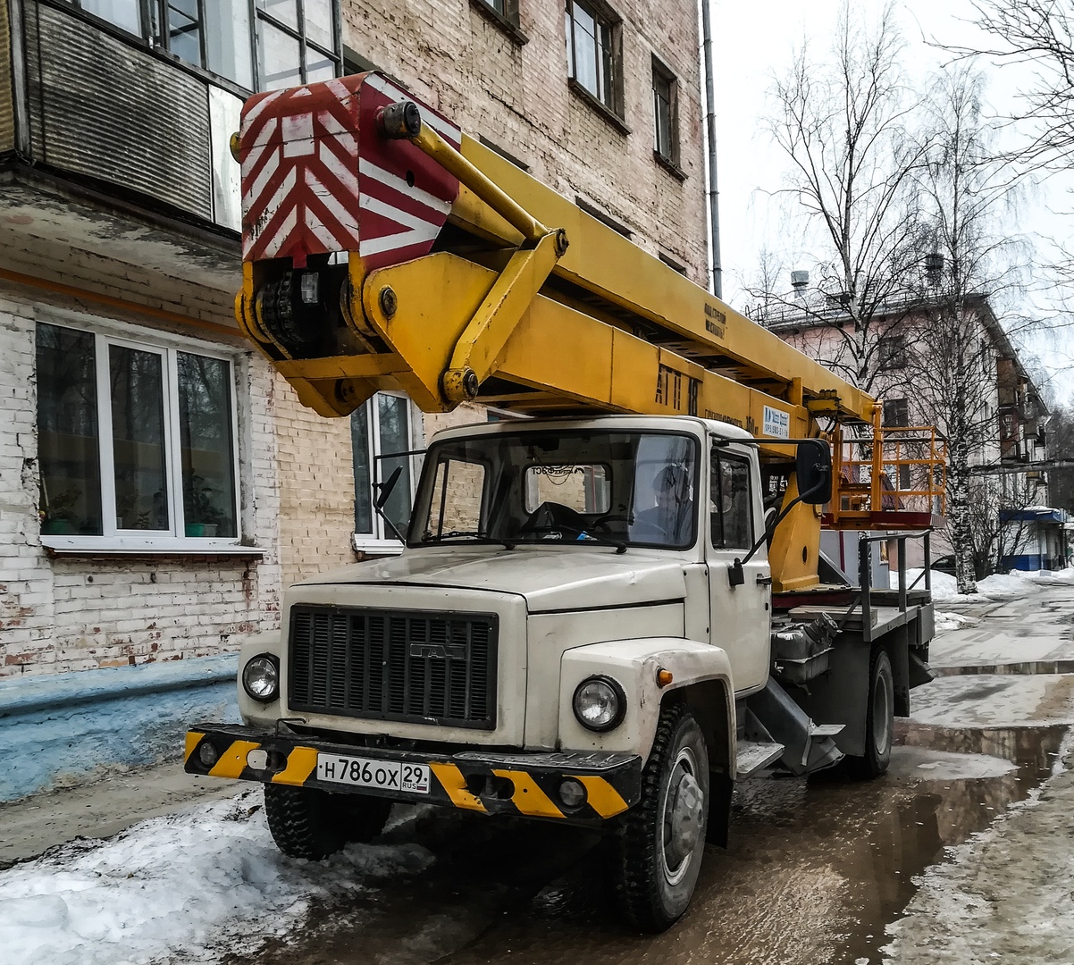 Автоподъёмник АГП-18 на шасси ГАЗ-3309, #Н 786 ОХ 29. Архангельская область, Мирный, Гагарина улица