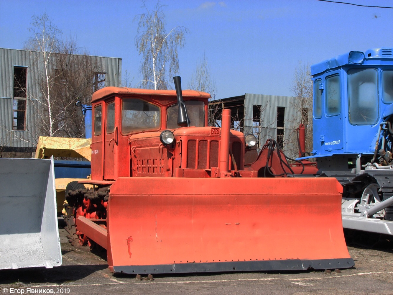 Бульдозер Д-535 на базе трактора Т-75-С2. Харьковская область, г. Харьков, полигон ХНАДУ