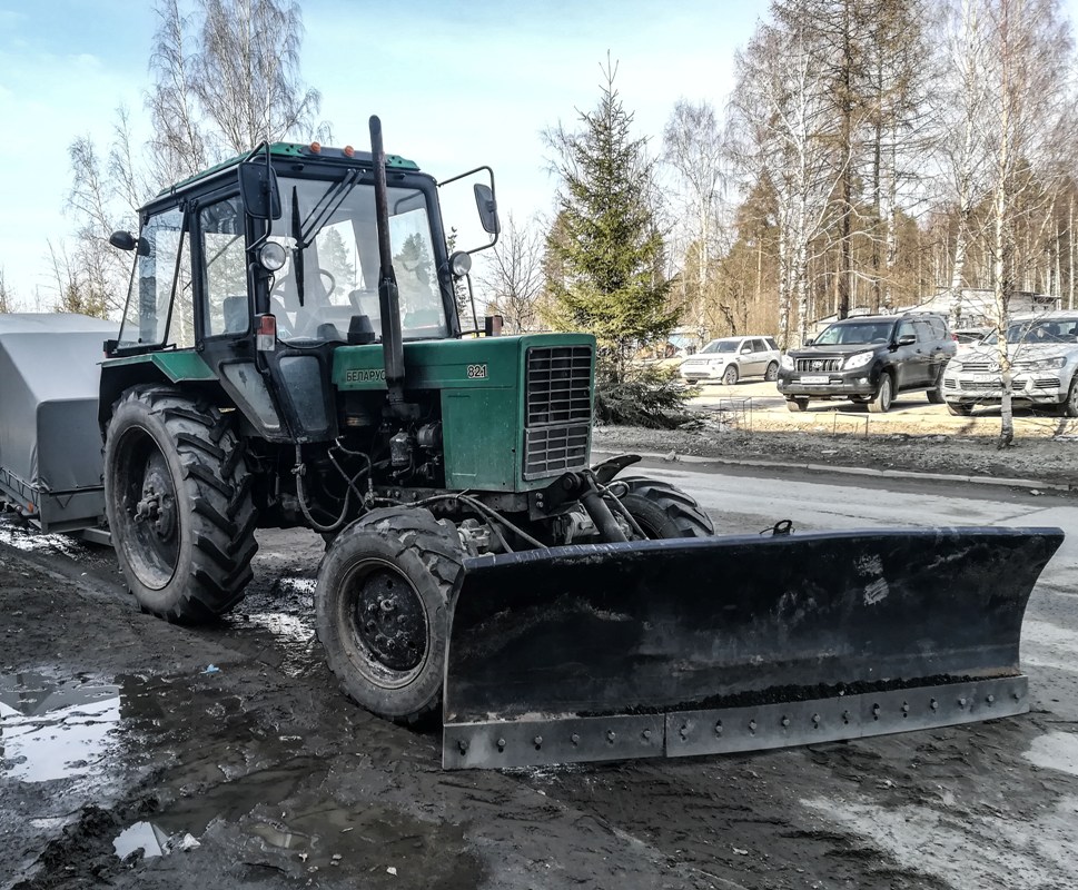Трактор Беларус-82.1 (МТЗ-82.1). Архангельская область, Мирный, улица Дзержинского 