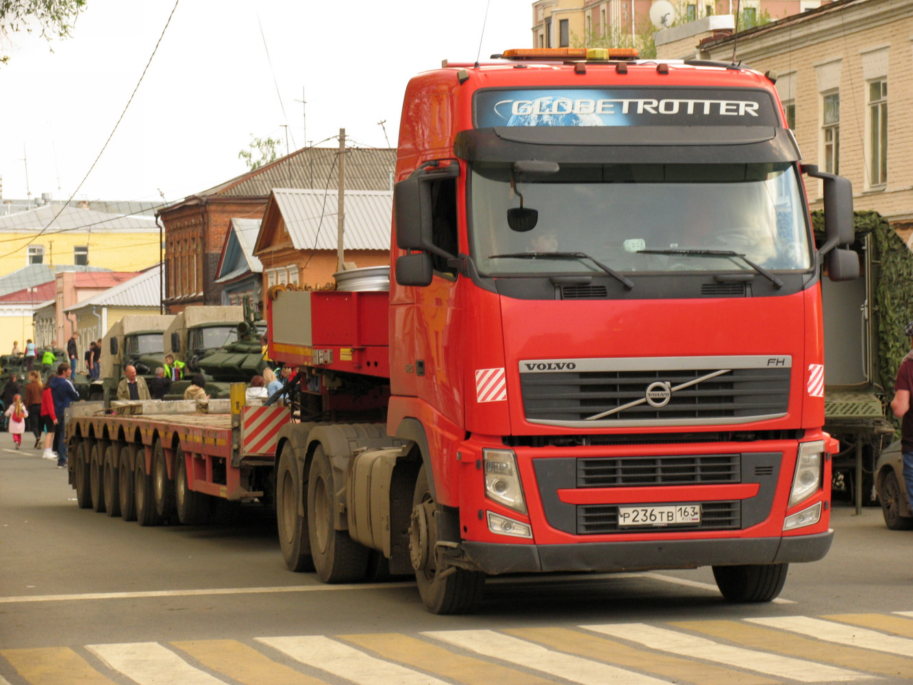седельный тягач VOLVO FH #Р236ТВ163. г. Самара, ул. Молодогвардейская