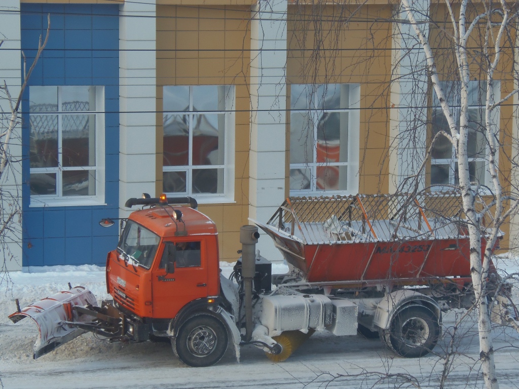 Комбинированная дорожная машина МД-43253 на шасси КамАЗ-43253 #А 813 КХ 45.  Курган, улица Куйбышева 
