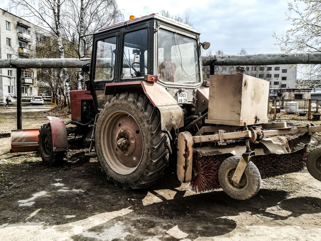 Коммунальная машина на тракторе Беларус-82.1 (МТЗ-82.1), # 1364 АВ 29 . Архангельская область, Мирный, Степанченко улича