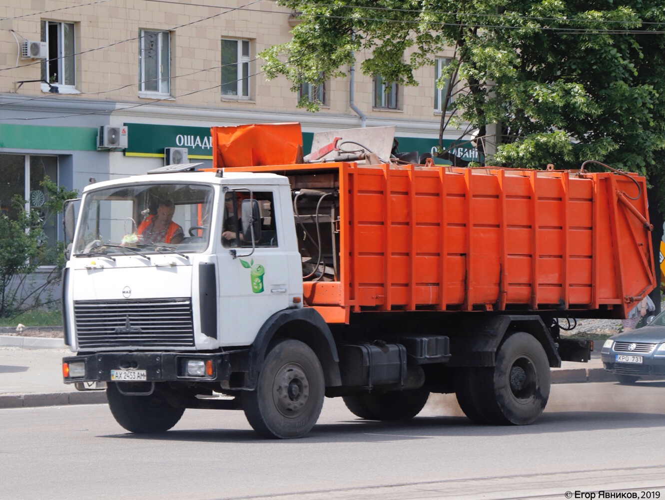 Мусоровоз КО-435-1А на шасси МАЗ-5337, #АХ2453АМ. Харьковская область, г. Харьков, Московский проспект