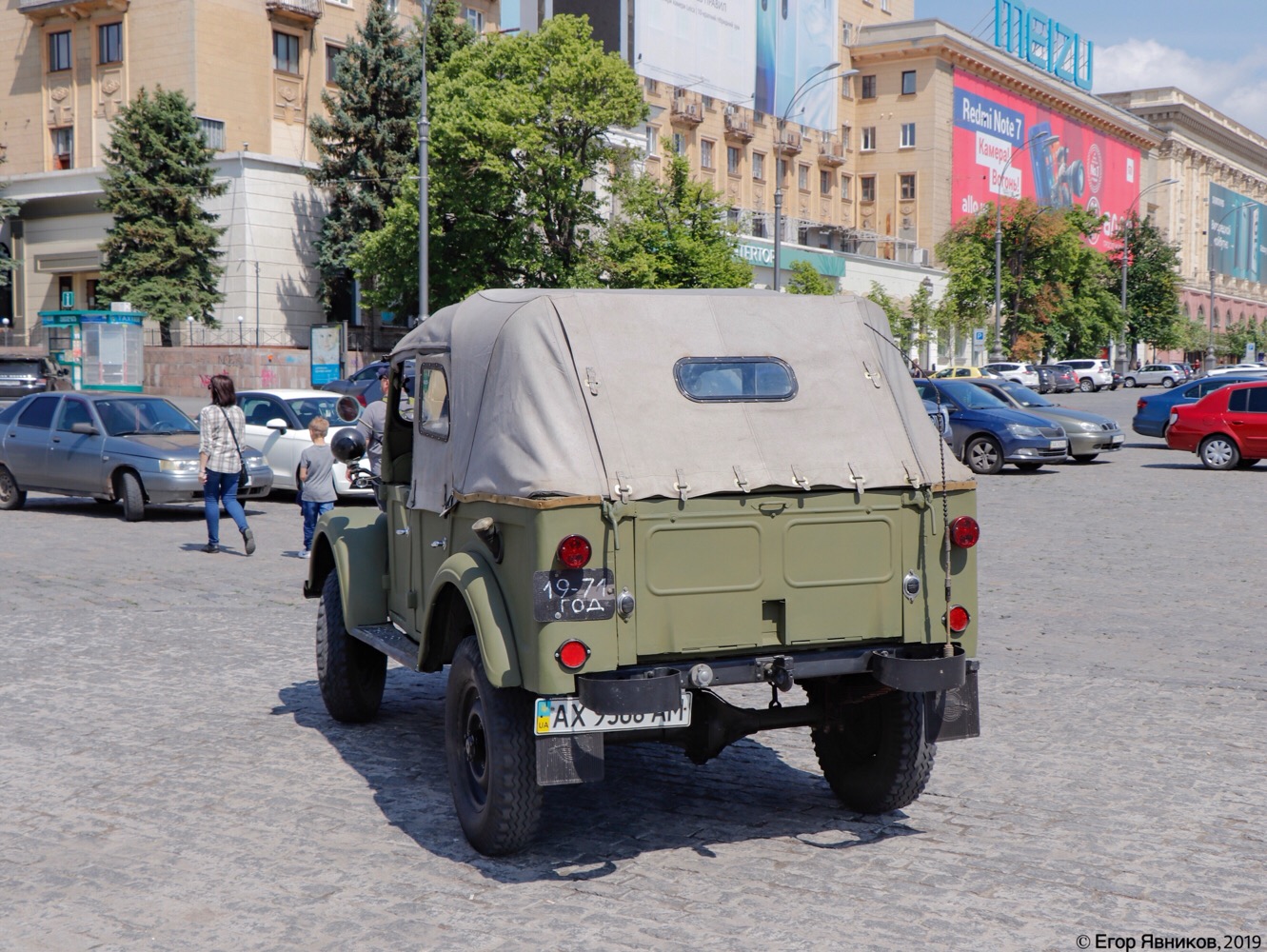 Автомобиль ГАЗ-69А, #АХ9506АМ . Харьковская область, г. Харьков, площадь Свободы