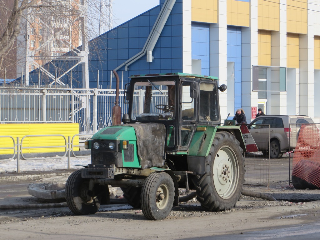 Трактор ТТЗ-80.10 "Русич". Курган, улица Куйбышева