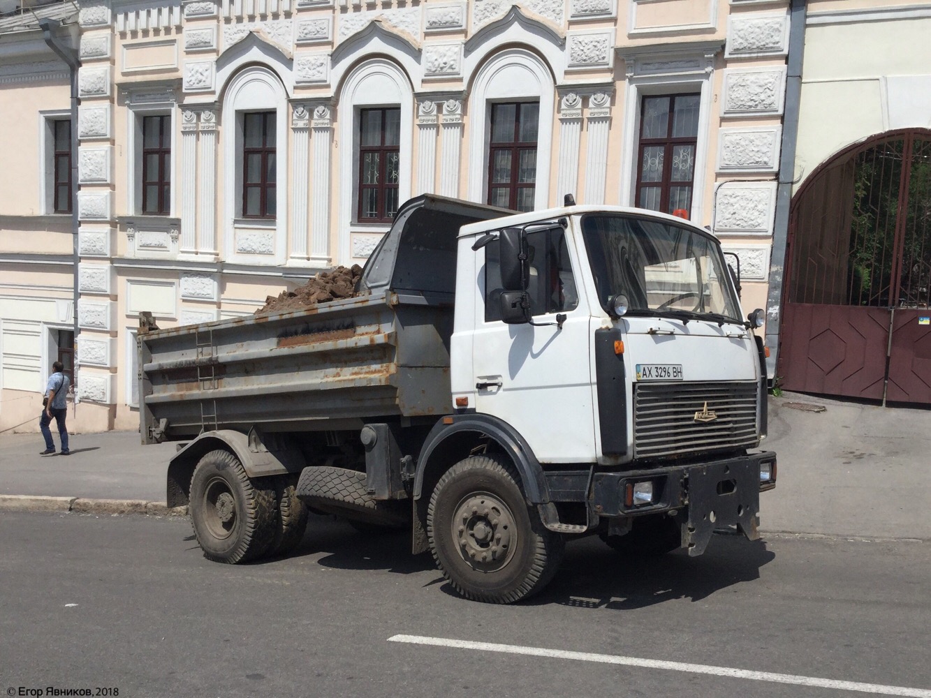 Самосвал МАЗ-555102-223, #АХ3296ВН. Харьковская область, г. Харьков, Бурсацкий спуск 
