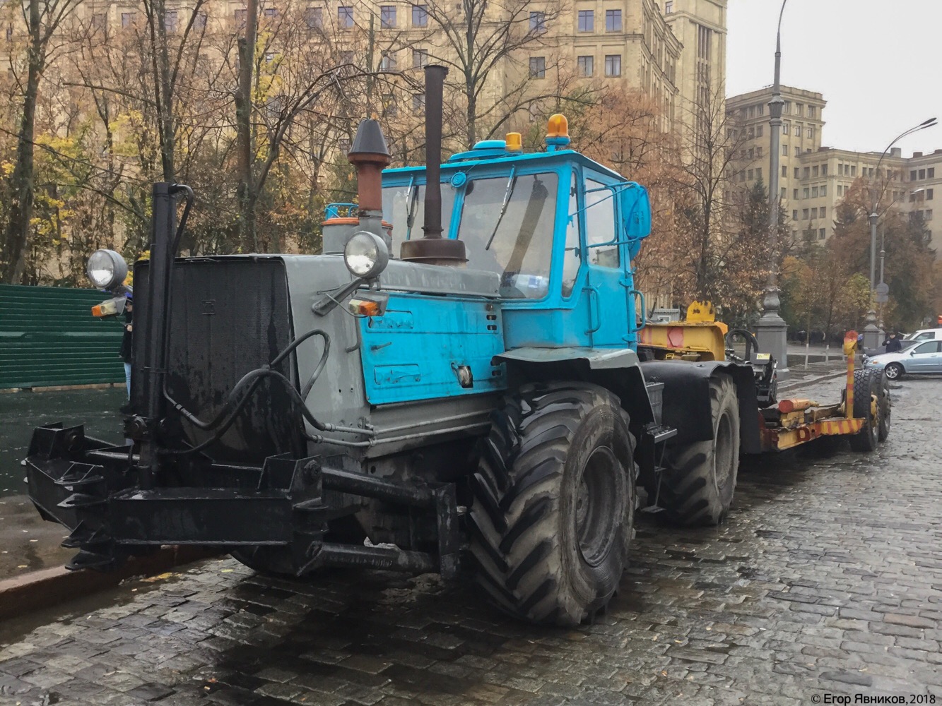 Трактор Т-150КД-09, #10779ТМ с полуприцепом для перевозки дорожного катка, #ТО00080 . Харьковская область, г. Харьков, площадь Свободы