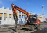 Экскаватор ЕК-12 с гидромолотом.  Курган, улица Куйбышева 