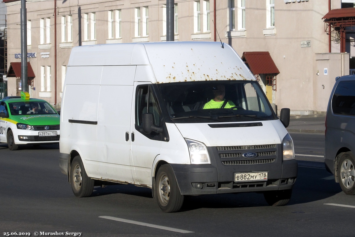 Цельнометаллический фургон Ford Transit Mk7 #В 882 МУ 178. Санкт-Петербург, Благодатная улица