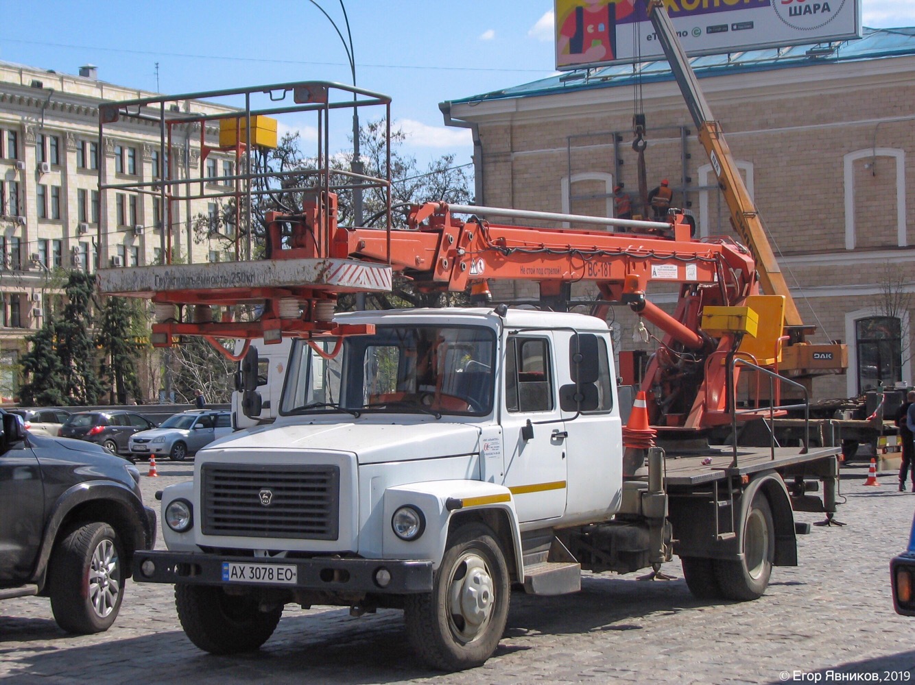 Автоподъёмник ВС-18Т на шасси ГАЗ-33098-837, #АХ3078ЕО. Харьковская область, г. Харьков, площадь Свободы