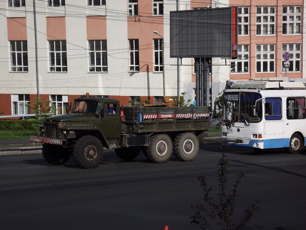 Урал-375Д. Омская область, Омск, улица Гагарина