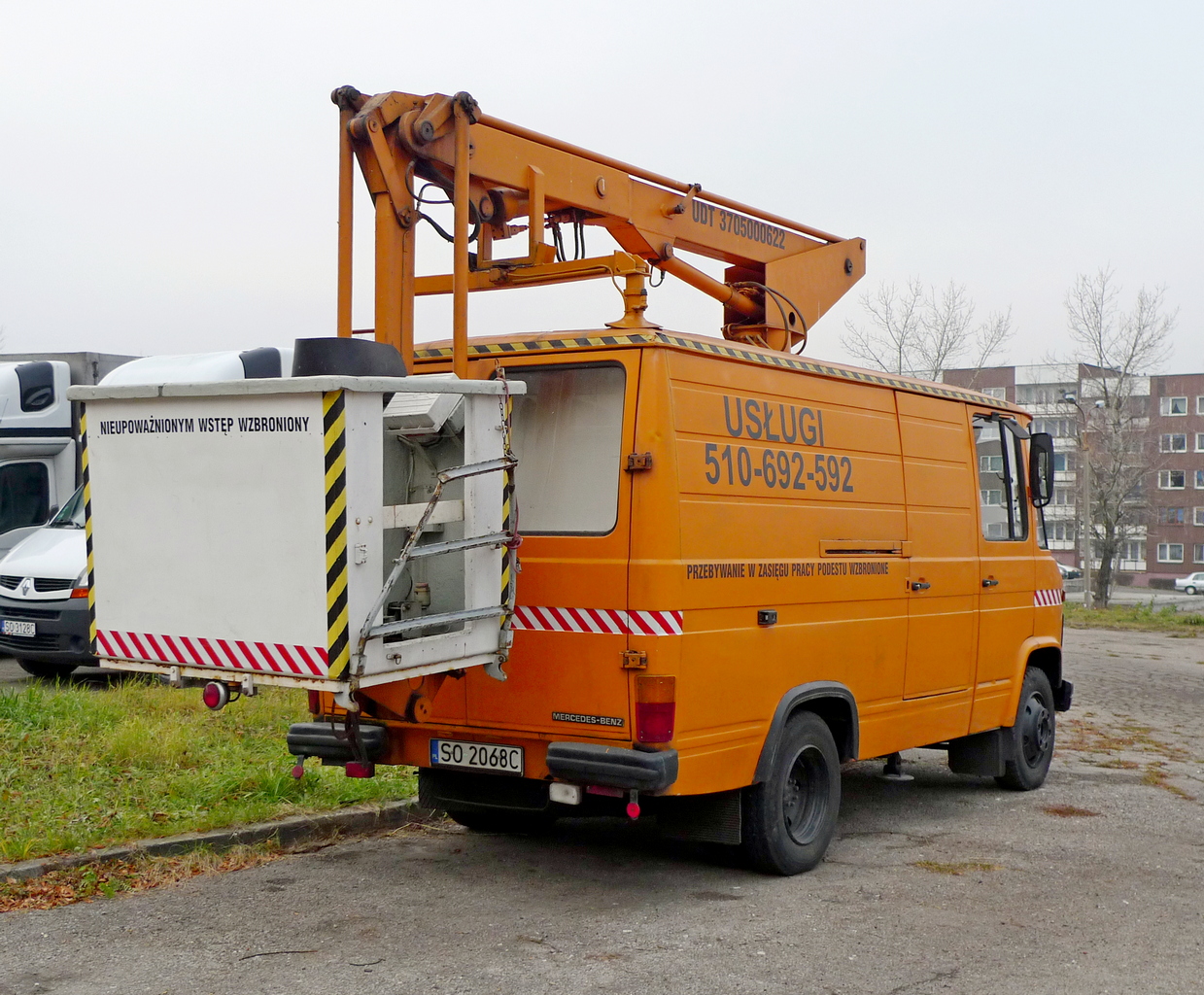 Автоподъёмник Mercedes-Benz T2 #SO2068C. ul. Marszałka Edwarda Rydza-Śmigłego, Сосновец, Польша