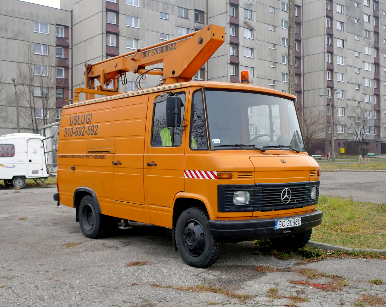 Автоподъёмник Mercedes-Benz T2 #SO2068C. ul. Marszałka Edwarda Rydza-Śmigłego, Сосновец, Польша