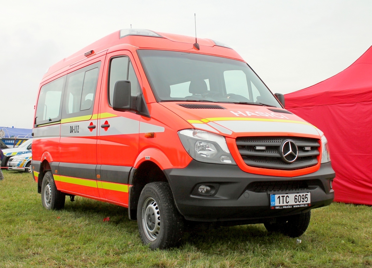 Пожарный автомобиль DA-L1Z на базе Mercedes-Benz Sprinter 4x4 #1TC 6095. Lotnisko Leoše Janáčka, Острава, Чехия
