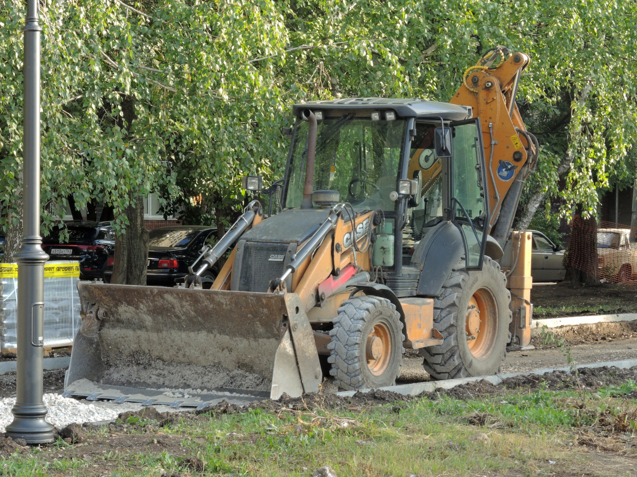 экскаватор-погрузчик Case Construction C580T. г. Самара, пр. Ленина, сквер им. Героя Советского Союза В. И. Фадеева