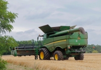 Зерноуборочный комбайн John Deere S680I. Харьковская область, улица Вяловская