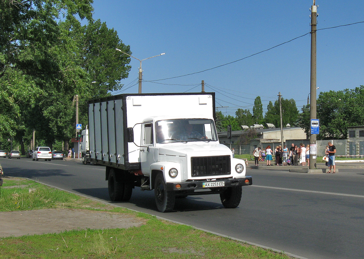 Фургон на шасси ГАЗ-3307-12 #АХ 2253 ЕЕ. Харьковская область, г. Харьков, Салтовское шоссе