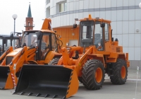 Фронтальный погрузчик Амкодор-332С4 . Курган, улица Савельева