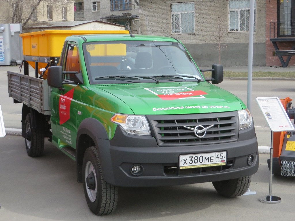 Бортовой грузовик УАЗ-236021 "Profi" #Х 380 МЕ 45.  Курган, улица Савельева