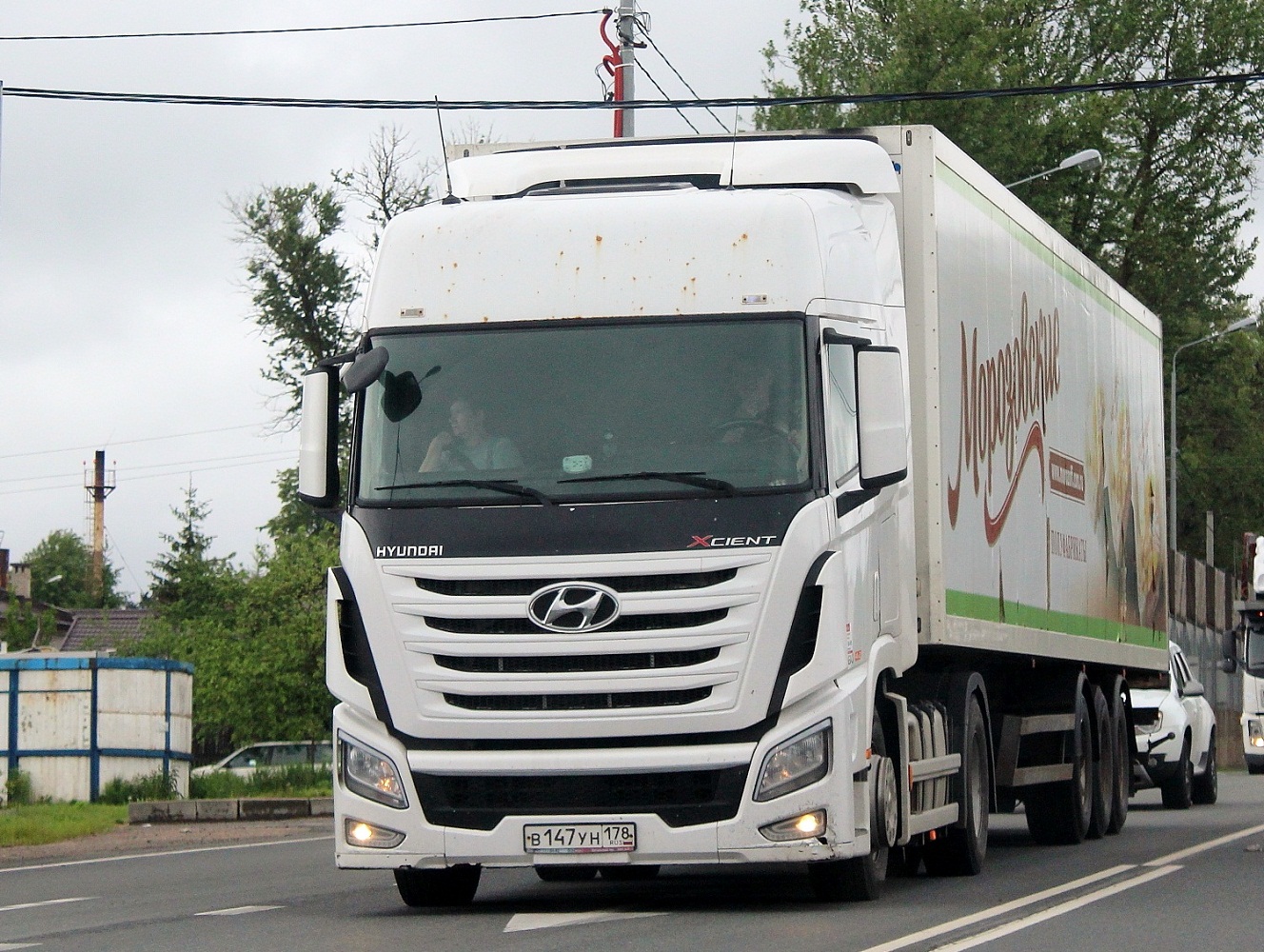 Седельный тягач Hyundai Xcient #В 147 УН 178. Псков, Ленинградское шоссе