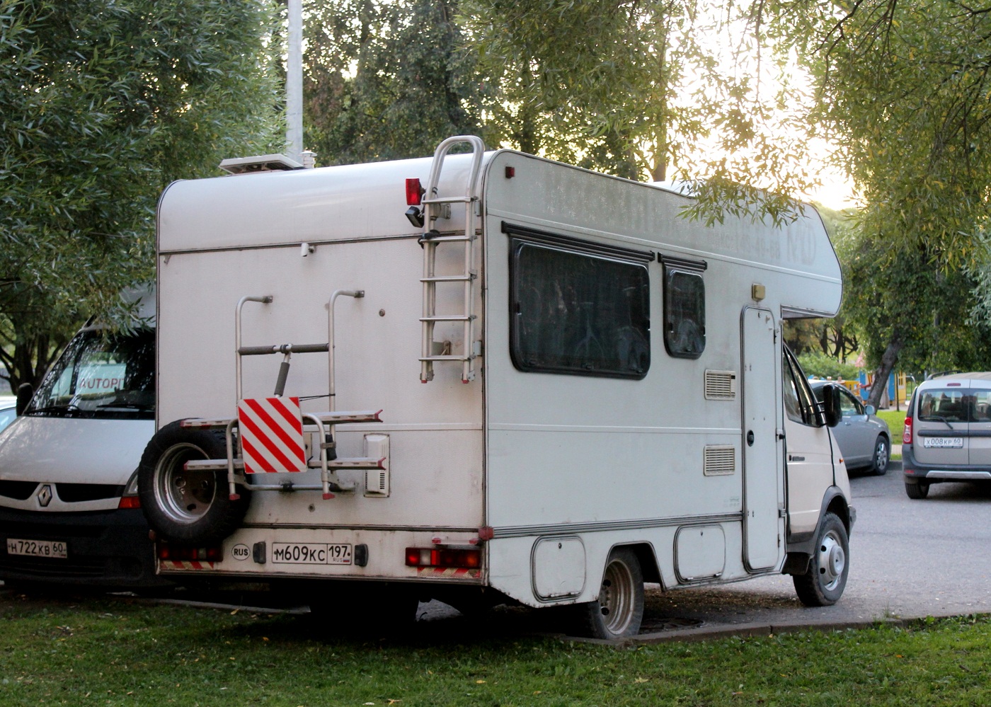 Автодом ГАЗ-Купава-3780 #М 609 КС 197. Псков, Советская набережная