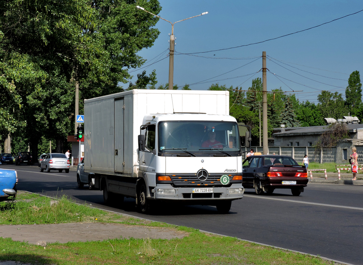 Изотермический фургон на шасси Mercedes-Benz Atego  #АХ 7228 ВН. Харьковская область, г. Харьков, Салтовское шоссе