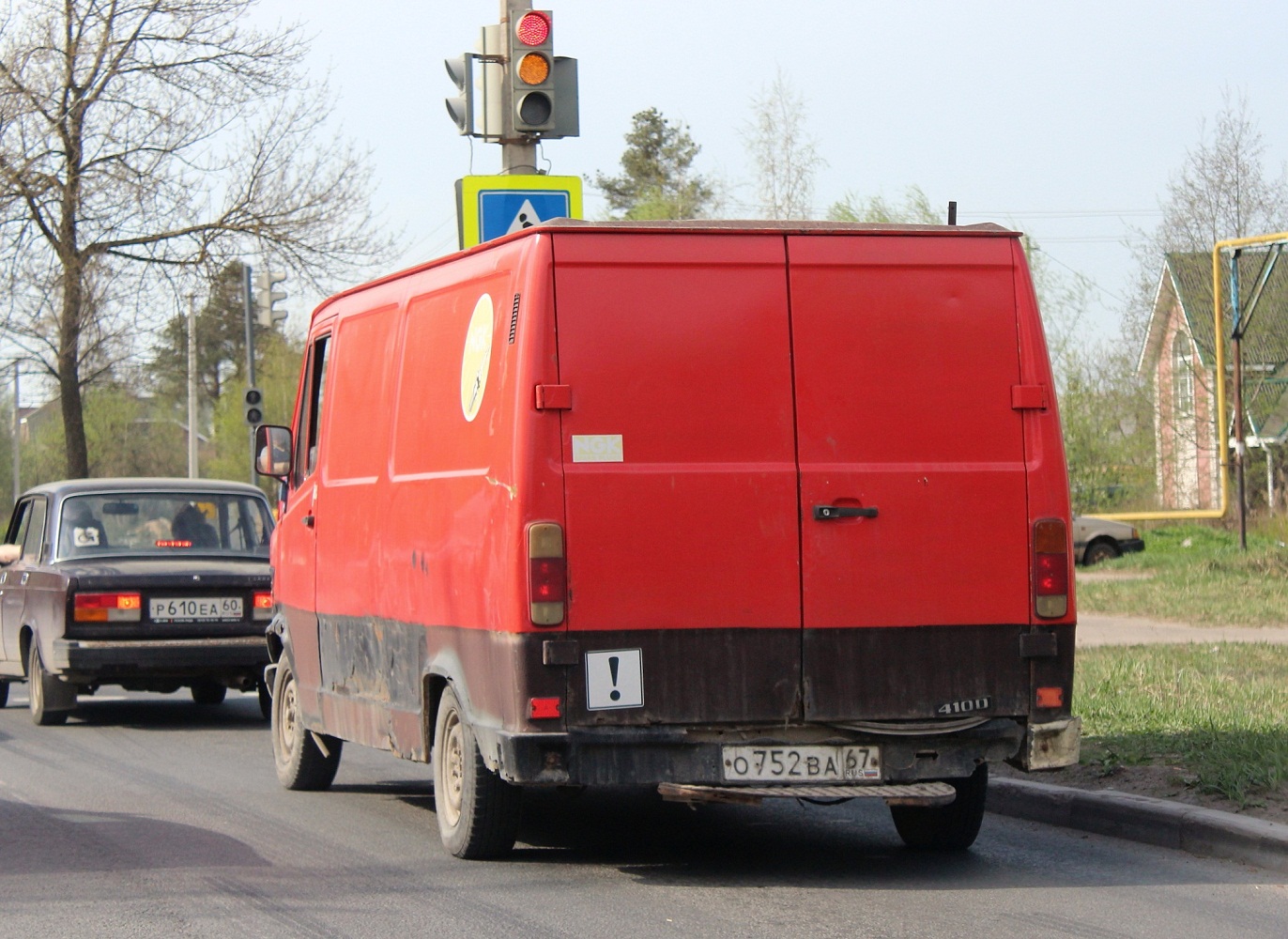 Цельнометаллический фургон Mercedes-Benz 308 T1 #О 752 ВА 67. Псков, Крестовское шоссе