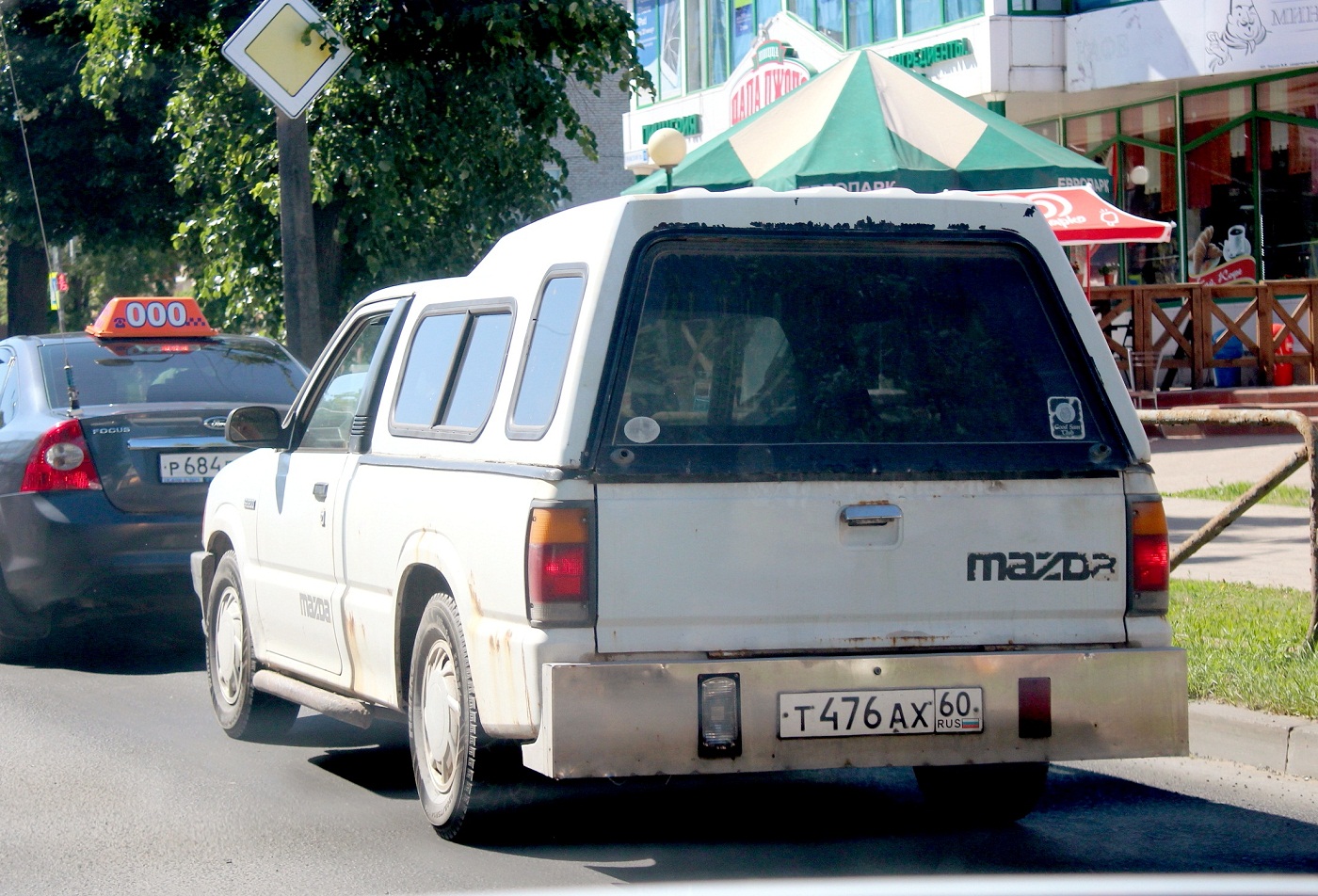 Пикап Mazda B2200 #Т 476 АХ 60. Псков, Рижский проспект