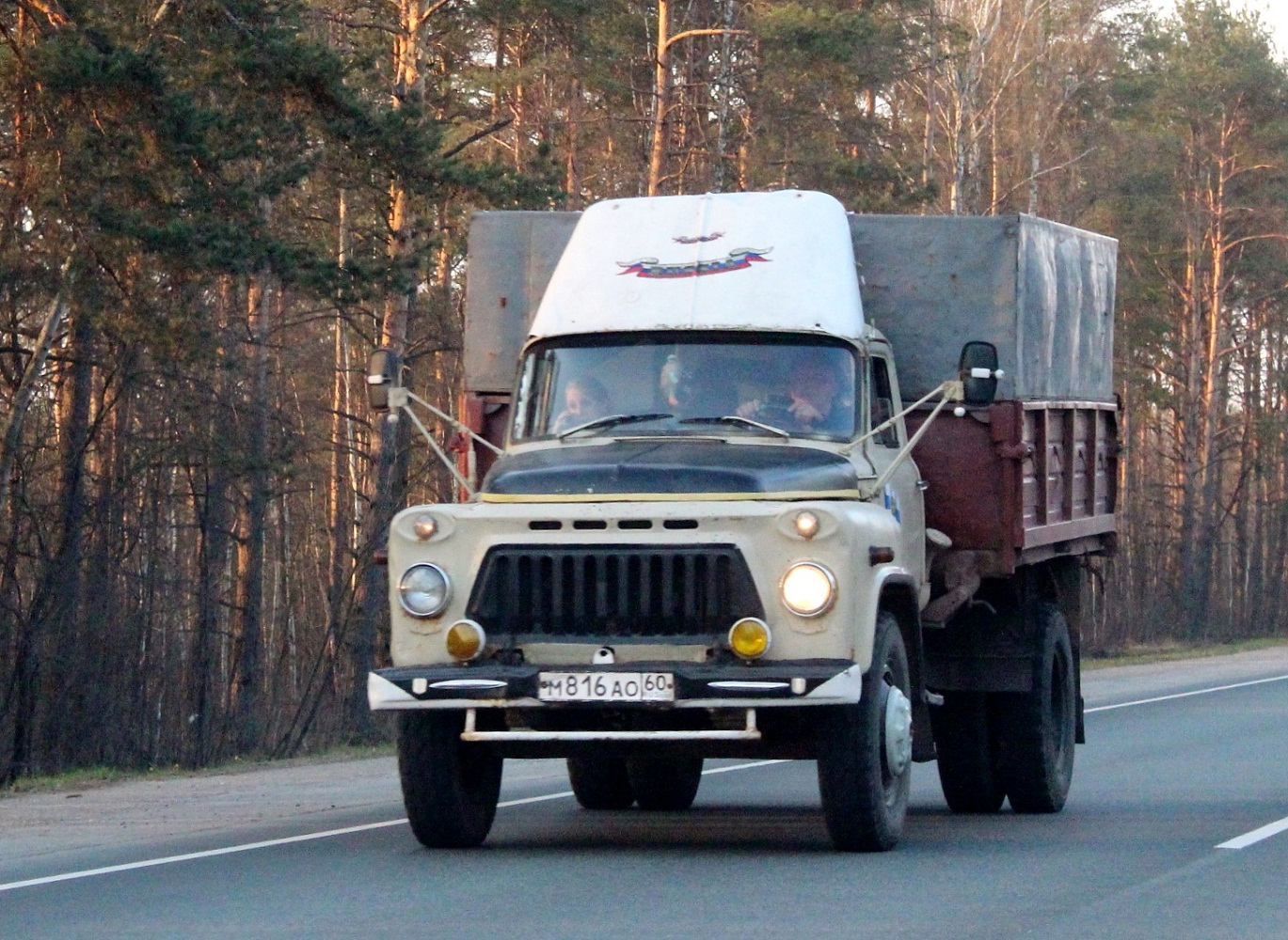 Самосвал ГАЗ-САЗ-53Б на шасси ГАЗ-53А #М 816 АО 60. Псков, Ленинградское шоссе