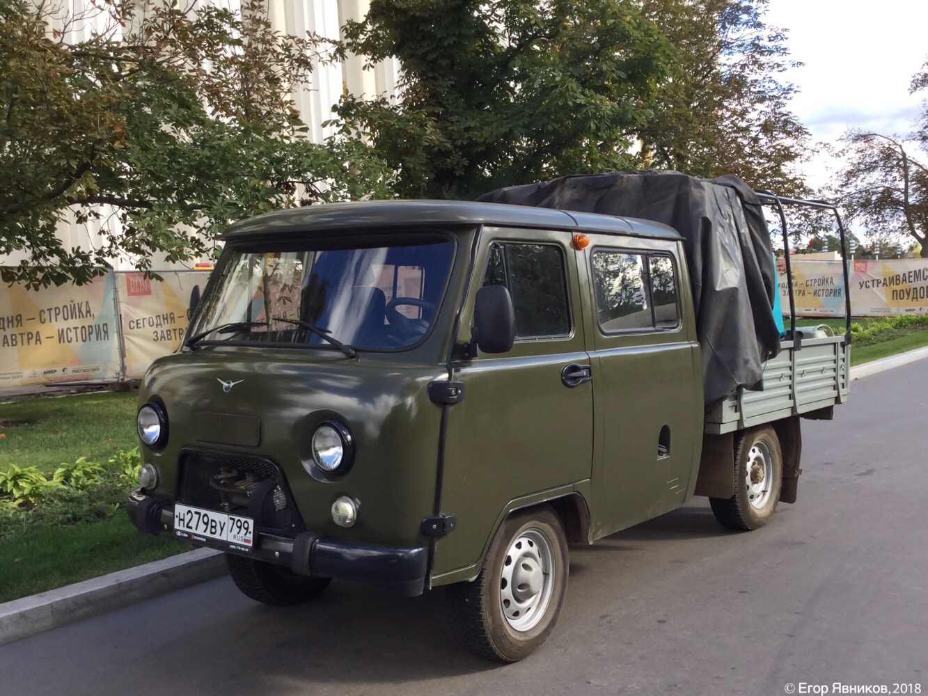 Автомобиль УАЗ-390945 с компрессорной станцией Airman PDS185S, #н279ву799. Московская область, г. Москва, главная аллея ВДНХ