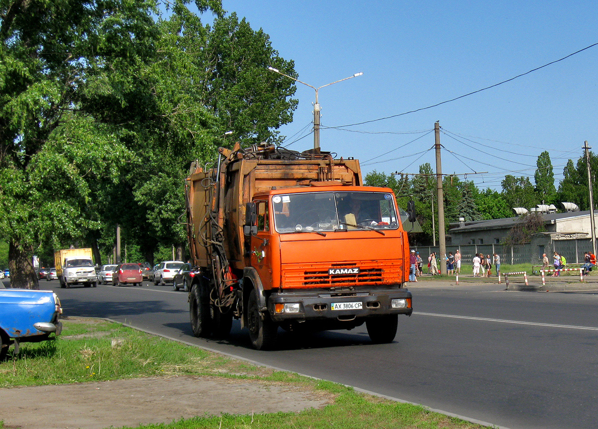 Мусоровоз КО-440-5 на шасси КамАЗ-43253. Харьковская область, г. Харьков, Салтовское шоссе