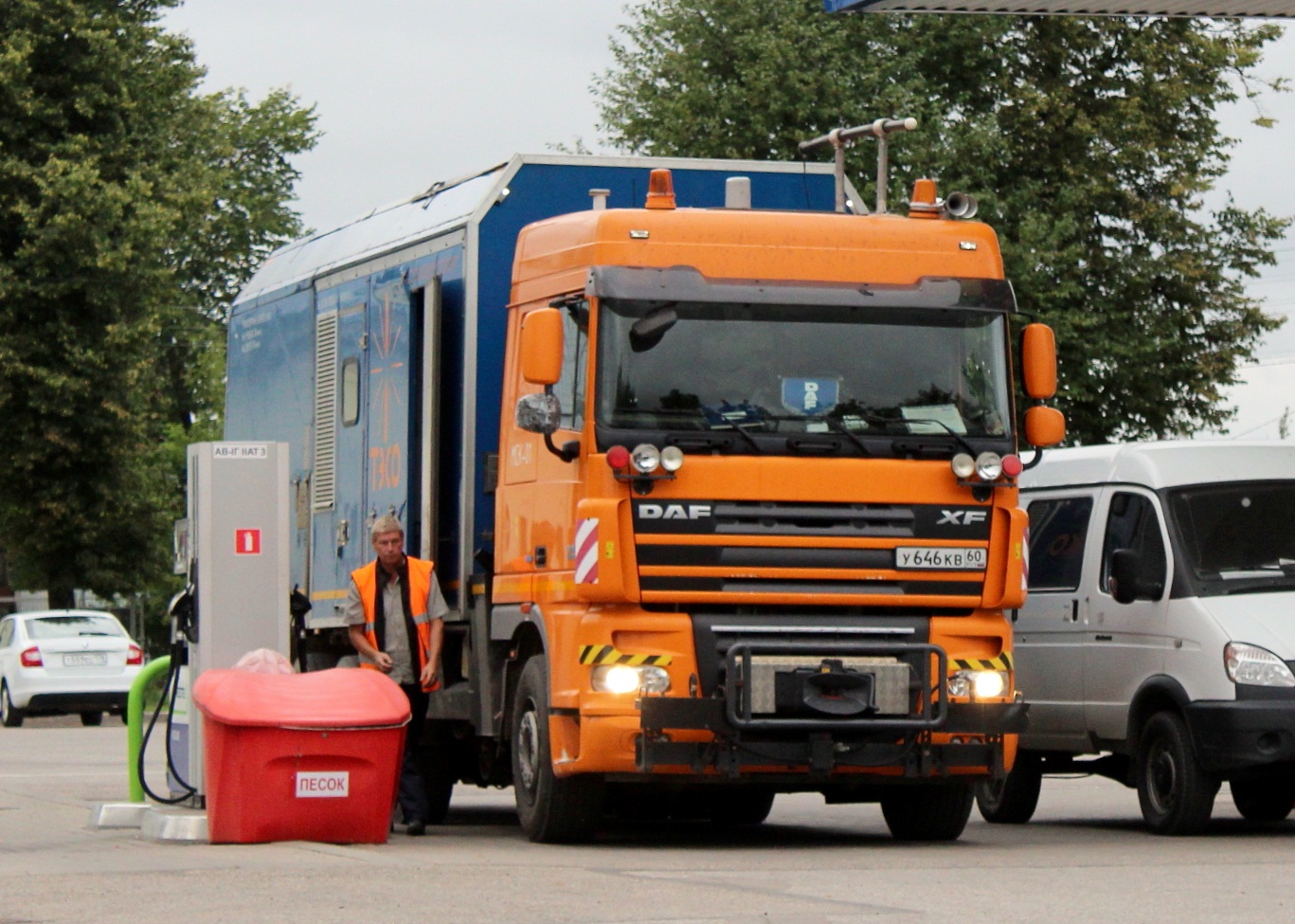 Установка для сварки рельс ТЭСО МСК-1 на шасси DAF XF 105.410 #У 646 В 60. Псков, Ленинградское шоссе