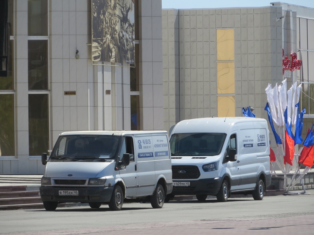 Фургоны Ford Transit 260S ТDЕ #В 195 ЕК 45, Ford Transit FBD #У 409 МЕ 45.  Курган, Троицкая площадь 