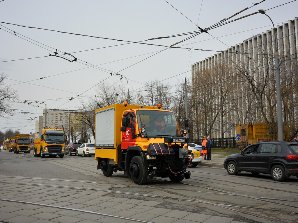 Локомобиль-автомастерская МосГорТранса на базе Mercedes-Benz Unimog U4000L #Т 635 УН 777. Москва, улица Даниловский Вал 