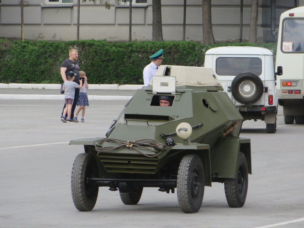 Бронеавтомобиль БА-64Б. Курган, площадь имени В.И. Ленина