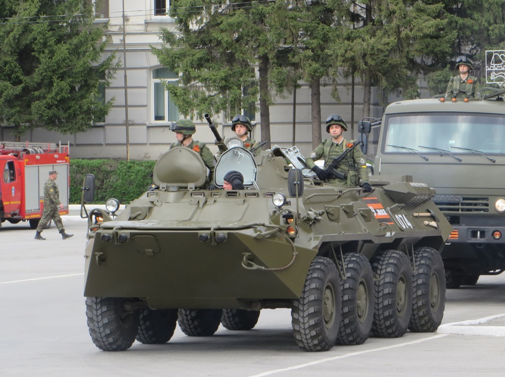 Бронетранспортёр БТР-80. Курган, площадь имени В.И. Ленина