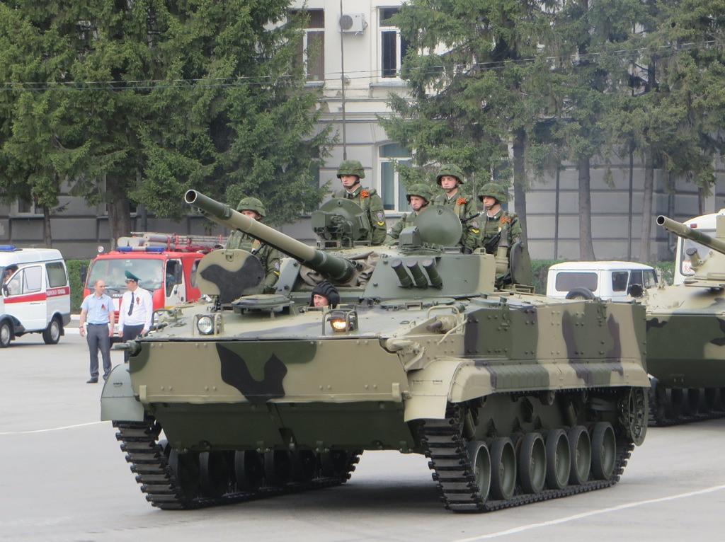 Боевая машина пехоты БМП-3. Курган, площадь имени В.И. Ленина