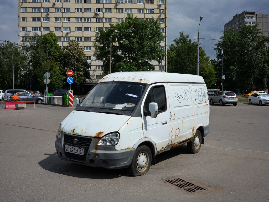 Цельнометаллический фургон ГАЗ-2752 Соболь #О 136 РМ 777 . Москва, улица Каховка