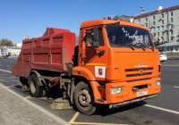 Подметально-уборочная машина ПУМ-77.3 на шасси КамАЗ-43253, #н985ам777. г. Москва 