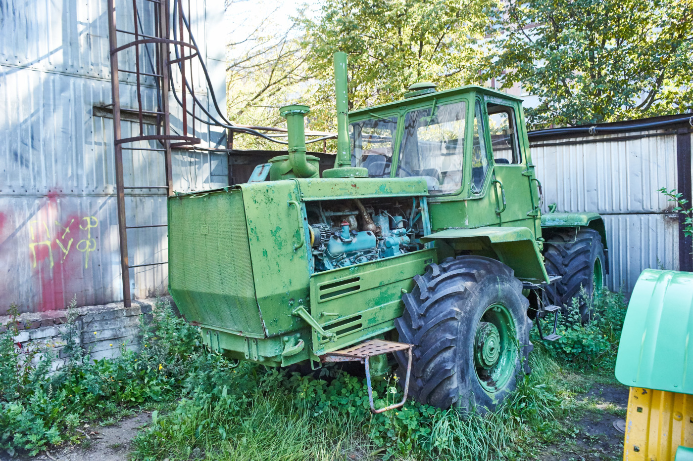 Трактор Т-150К. Чувашия, г. Чебоксары, пр. Мира, научно-технический музей истории трактора