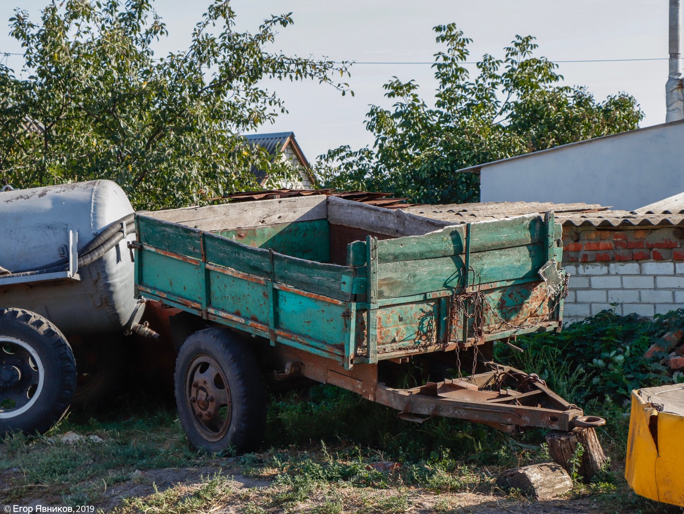 Тракторный прицеп 1ПТС-1.5. Харьковская область, село Черкасские Тишки, улица Титова 