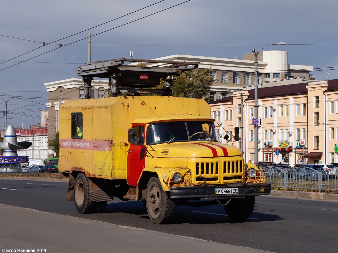 Автоподъёмник  на шасси ЗиЛ-431610, #АХ4661ЕЕ. Харьковская область, г. Харьков, Московский проспект