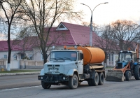 ЗиЛ-133Д42 #Т 870 ЕА и трактор Беларус-82.1 (МТЗ-82.1) #180 СВ с навесным погрузчиком. Приднестровье, Тирасполь, улица 25 Октября
