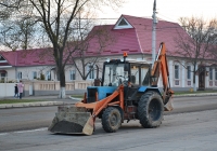 Трактор Беларус-82.1 (МТЗ-82.1) #180 СВ с навесным погрузчиком. Приднестровье, Тирасполь, улица 25 Октября