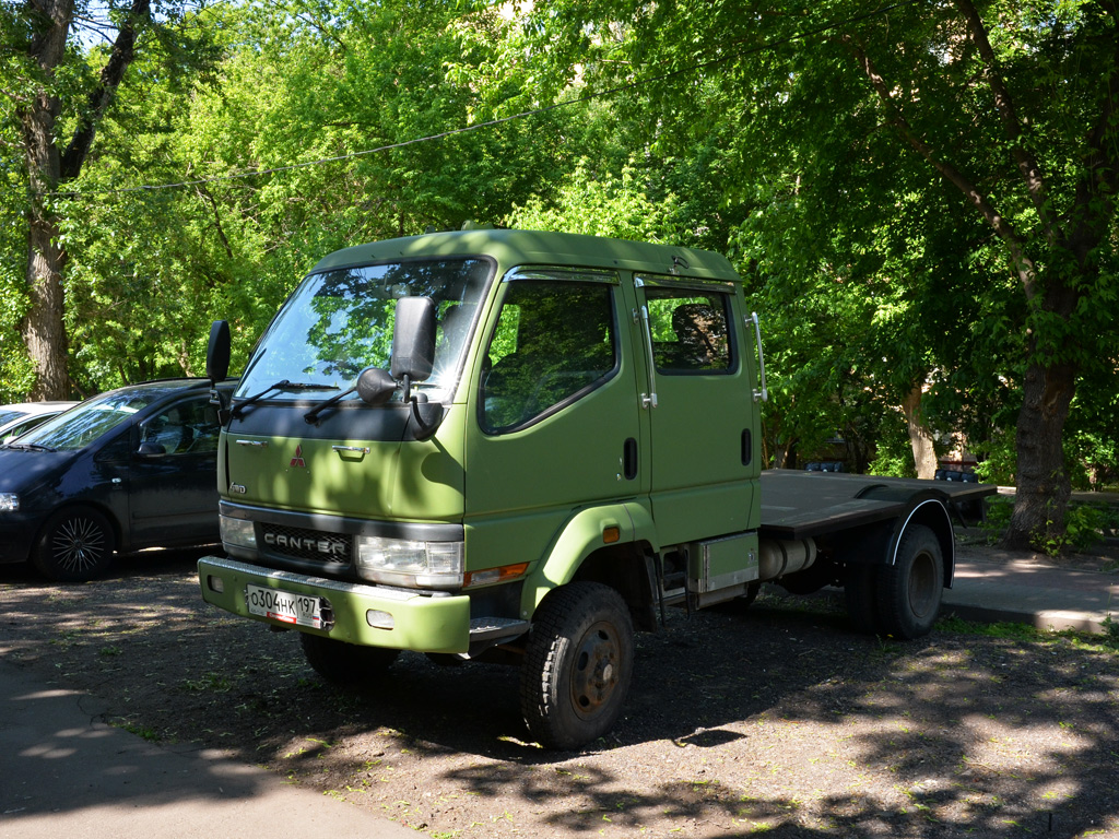 Грузовой автомобиль Mitsubishi Fuso Canter 4WD #О 304 НК 197. Москва, улица Павла Корчагина 