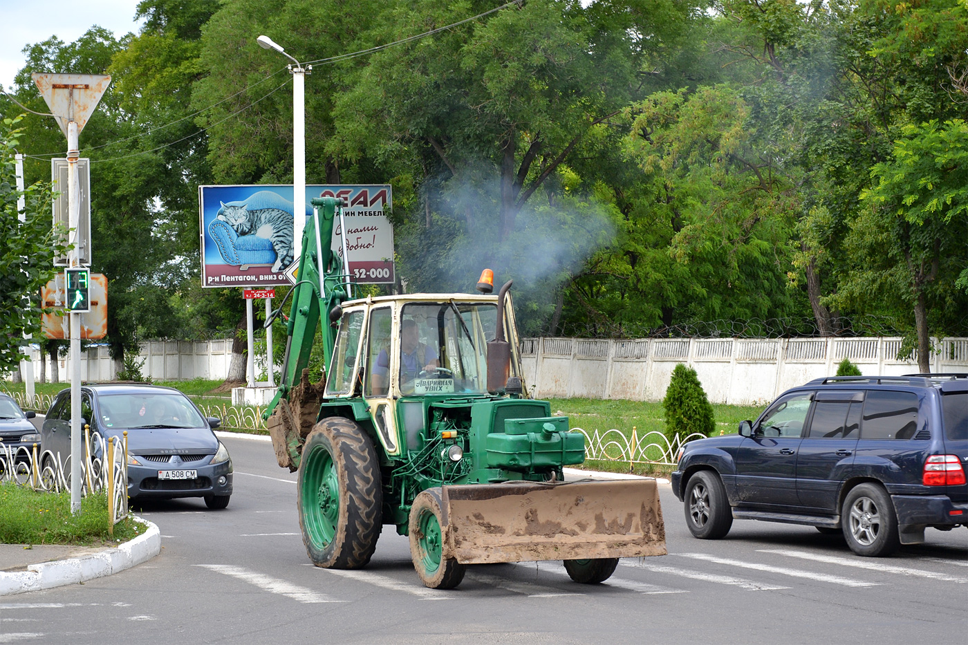 Экскаватор ЭО-2621В-3. Приднестровье, Бендеры, Тираспольская улица
