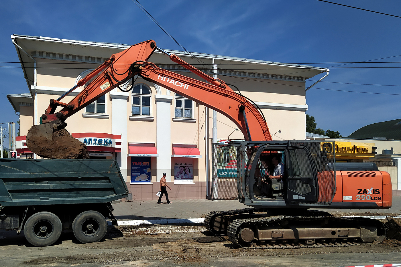 Экскаватор Hitachi Zaxis 250LCN. Приднестровье, Бендеры, улица Сергея Лазо